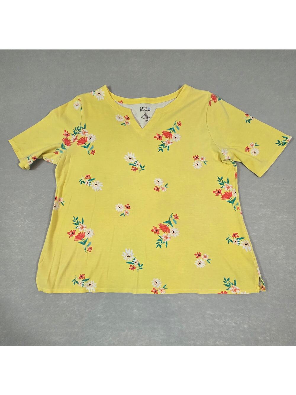 Croft & Barrow Womens Yellow Short Sleeve V-Neck Shirt Green Orange White Floral